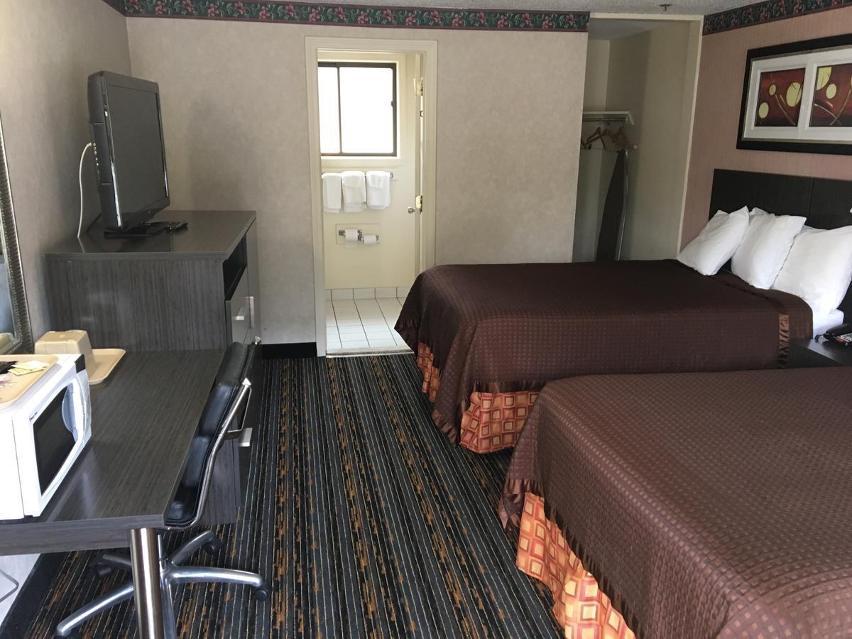 Whitney Inn & Suites Hamden Exteriör bild